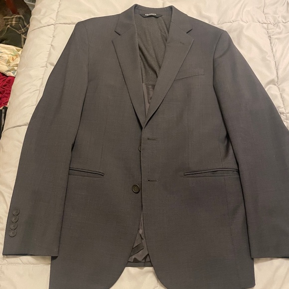 Suit - Picture 5 of 9
